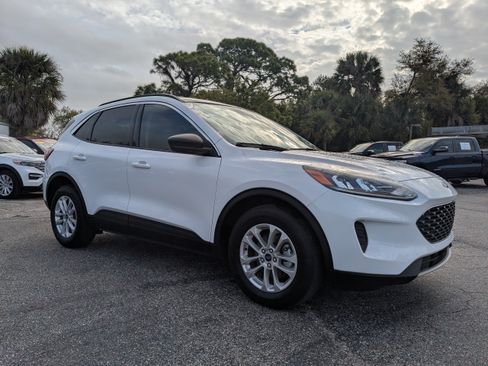 Used 2022 Ford Escape SE w/ Convenience Package AWD/4WD image 2
