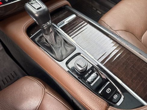 Used 2019 Volvo XC90 T6 Momentum w/ Advanced Package image 7