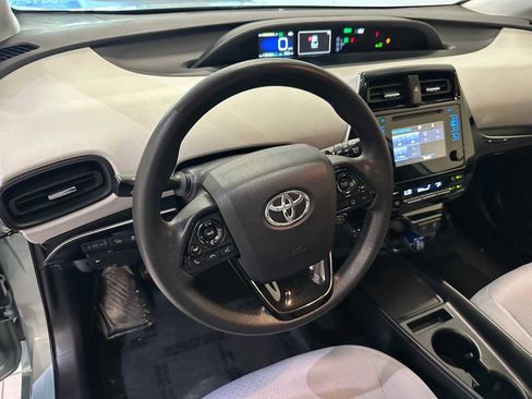 Used 2019 Toyota Prius LE image 2