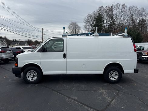 Used 2017 Chevrolet Express 2500 image 3