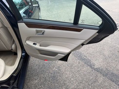 Used 2014 Mercedes-Benz E 350 4MATIC Sedan image 18
