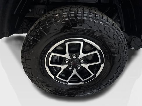 Used 2024 Jeep Gladiator Rubicon w/ Technology Group AWD/4WD image 84