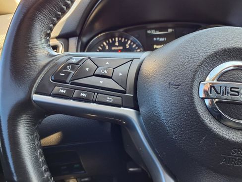 Used 2017 Nissan Rogue SV FWD image 15