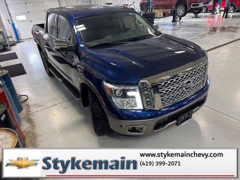 Used 2017 Nissan Titan Platinum Reserve image 32