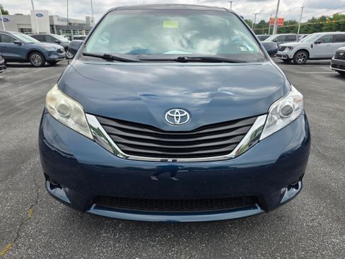 Used 2012 Toyota Sienna LE w/ Towing Pkg FWD image 8