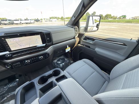 New 2026 GMC Sierra 2500 SLE w/ SLE Value Package; AWD/4WD image 21