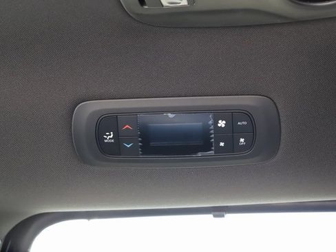 New 2026 Chrysler Pacifica Select image 21