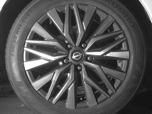 Used 2025 Nissan Altima 2.5 SV FWD image 15