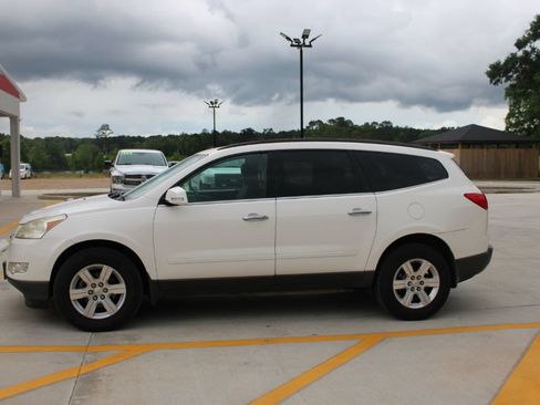 Used 2011 Chevrolet Traverse LT AWD/4WD image 3