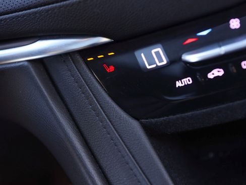 Used 2018 Cadillac XT5 Luxury w/ LPO, Black Ice Package image 10