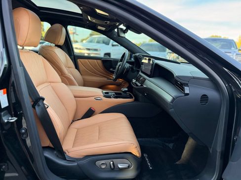 Used 2024 Lexus LS 500 w/ Interior Upgrade Package RWD image 37