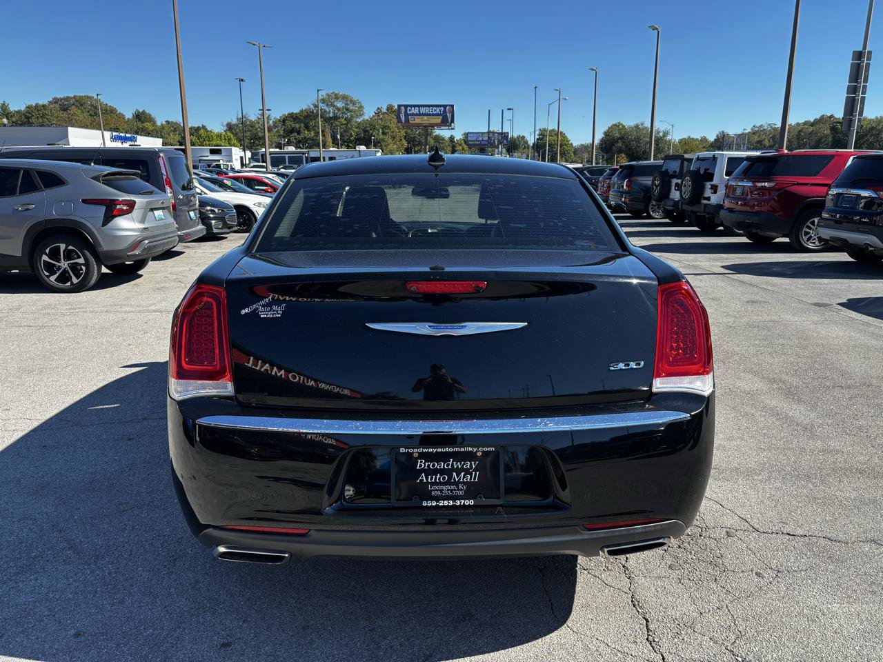 Used 2019 Chrysler 300 Limited RWD image 4