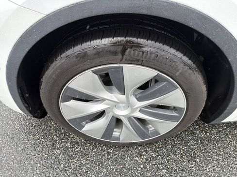 Used 2021 Tesla Model Y Long Range AWD/4WD image 10