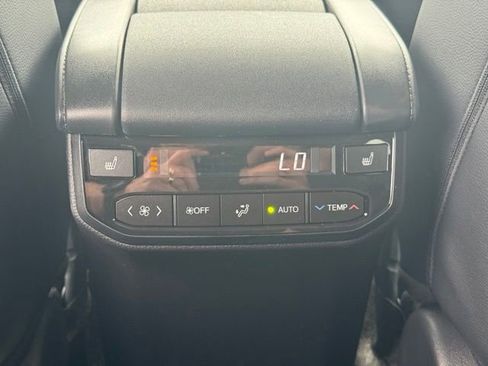 New 2026 Toyota Highlander Platinum AWD/4WD image 18