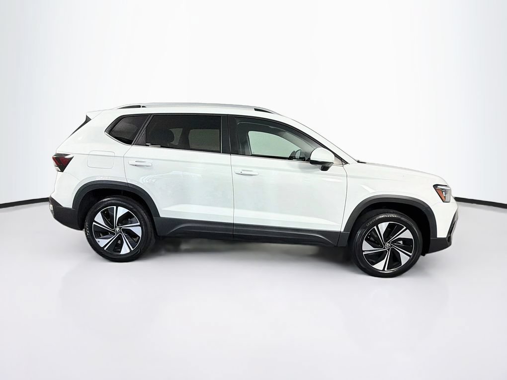 Used 2025 Volkswagen Taos SE AWD/4WD image 10