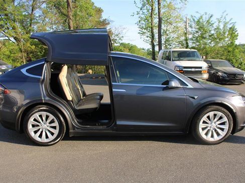 Used 2016 Tesla Model X 75D AWD/4WD image 10