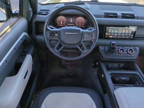 Used 2023 Land Rover Defender 110 X-Dynamic SE image 15