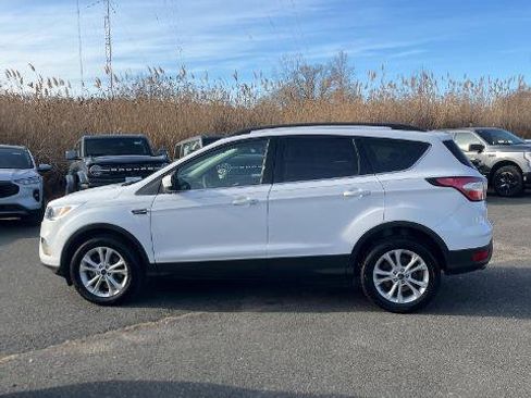 Certified 2018 Ford Escape SE image 2