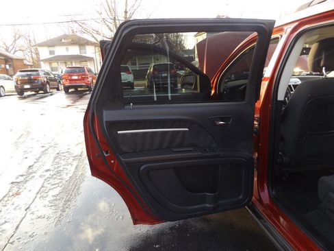 Used 2010 Dodge Journey SXT w/ Flexible Seating Group image 17