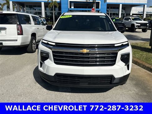 Certified 2025 Chevrolet Traverse LT image 3