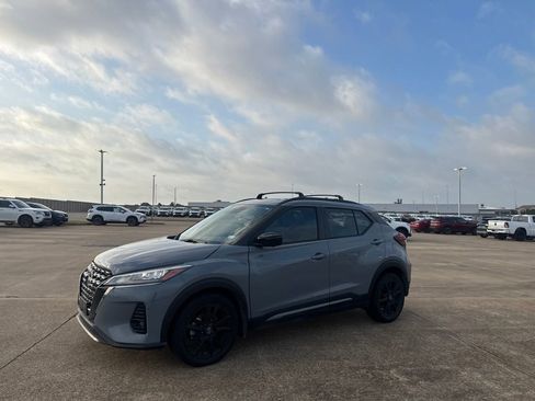 Used 2024 Nissan Kicks SR w/ SR Premium Package FWD image 9