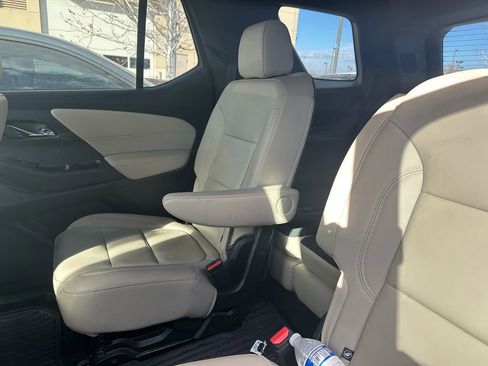 Used 2023 Chevrolet Traverse LT w/ LT Premium Package image 13