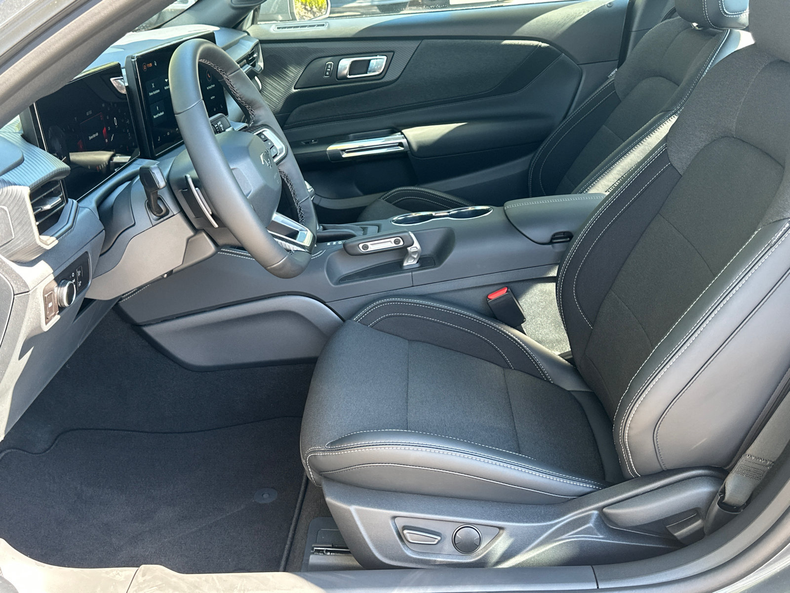 New 2026 Ford Mustang GT w/ GT Performance Package RWD image 10