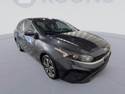 Used 2023 Kia Forte LXS w/ LXS Technology Package image 2