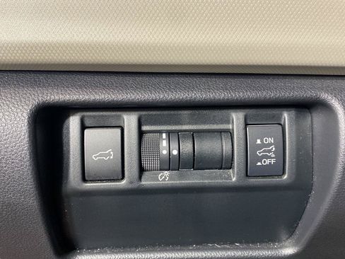Used 2025 Subaru Forester Premium AWD/4WD image 26