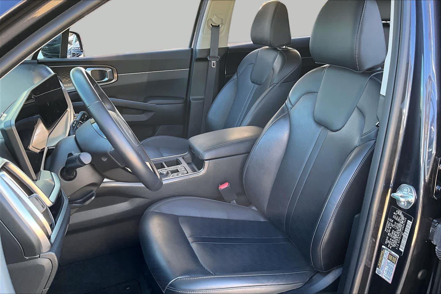 Used 2025 Kia Sorento S FWD image 7