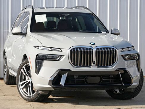 Used 2023 BMW X7 xDrive40i w/ M Sport Package image 4