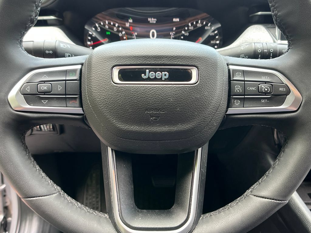 Used 2023 Jeep Compass Latitude AWD/4WD image 15