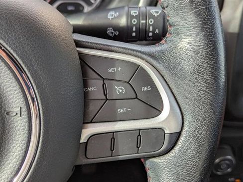 Used 2018 Jeep Renegade Trailhawk image 12