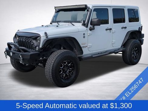 Used 2014 Jeep Wrangler Unlimited Sahara w/ Max Tow Package AWD/4WD image 3