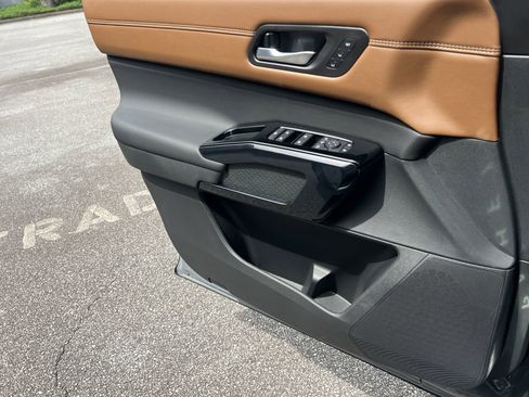 New 2026 Nissan Pathfinder Platinum FWD image 14