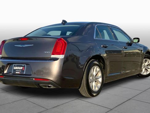 Used 2021 Chrysler 300 Touring image 12
