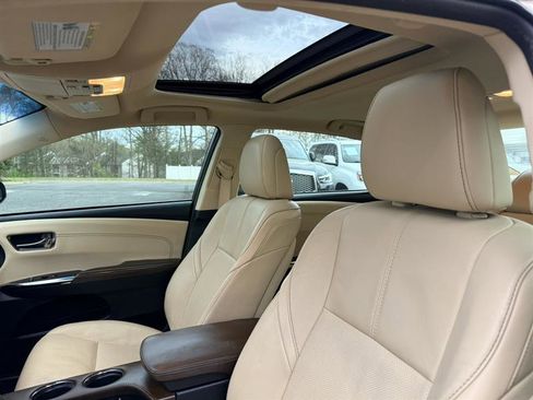 Used 2013 Toyota Avalon Limited w/ Technology Pkg FWD image 27