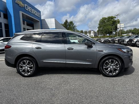 Used 2019 Buick Enclave Avenir w/ Avenir Technology Package AWD/4WD image 2