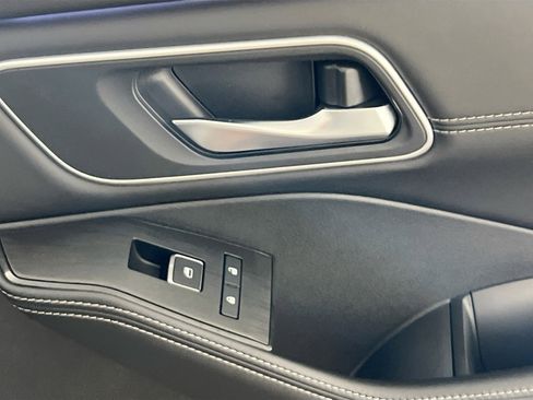 Used 2024 Nissan Rogue Platinum w/ Platinum Premium Package AWD/4WD image 32