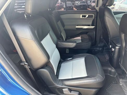 Used 2022 Ford Explorer XLT w/ Equipment Group 202A image 33