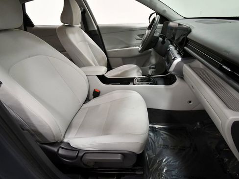 Used 2025 Hyundai Kona SEL image 18