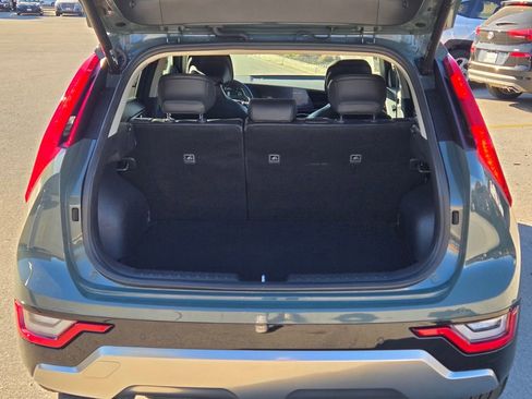 Used 2023 Kia Niro SX Touring image 21