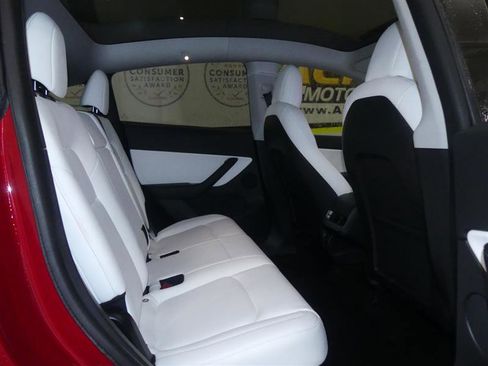 Used 2020 Tesla Model Y Long Range image 17