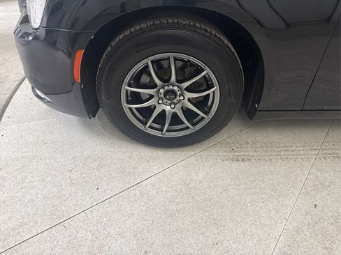 Used 2018 Chrysler 300 Touring RWD image 16