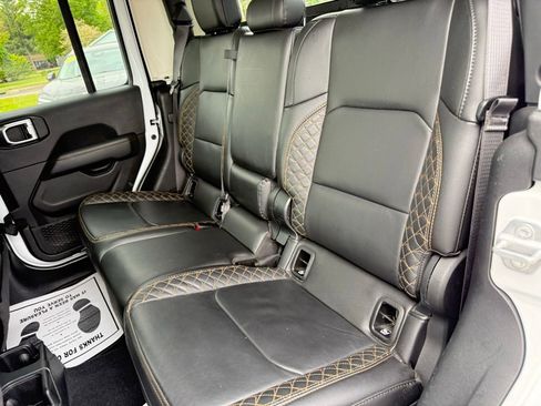 Used 2023 Jeep Gladiator Overland AWD/4WD image 19