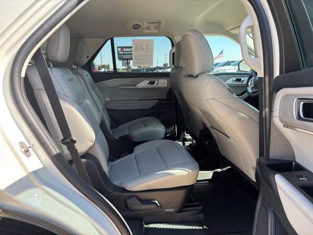 Used 2025 Ford Explorer Active w/ Active Comfort Package AWD/4WD image 14
