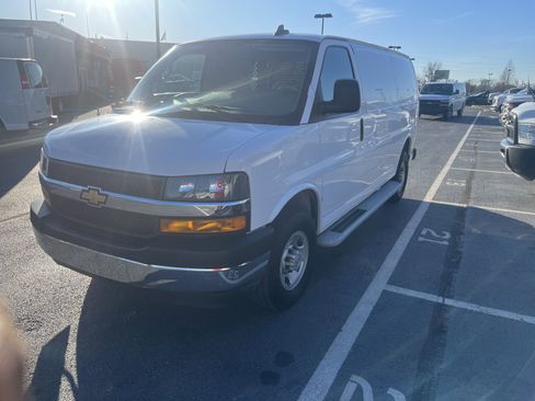 Used 2024 Chevrolet Express 2500 w/ Driver Convenience Package image 4