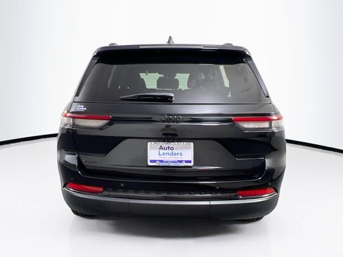 Used 2023 Jeep Grand Cherokee Altitude AWD/4WD image 6