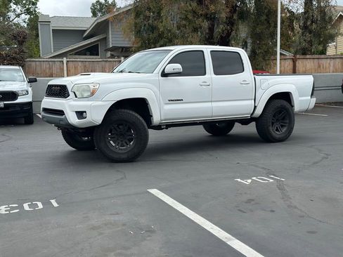 Used 2015 Toyota Tacoma PreRunner w/ TRD Sport Package RWD image 1