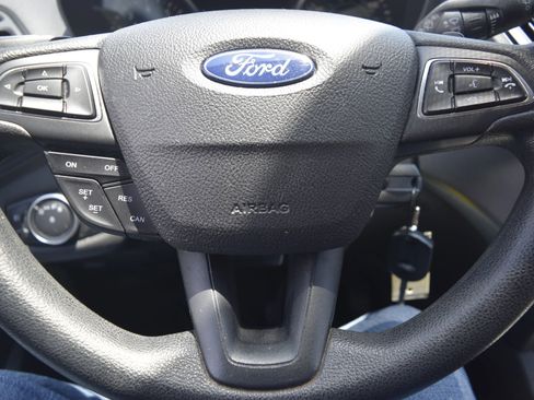 Used 2017 Ford Escape SE w/ Equipment Group 201A FWD image 13